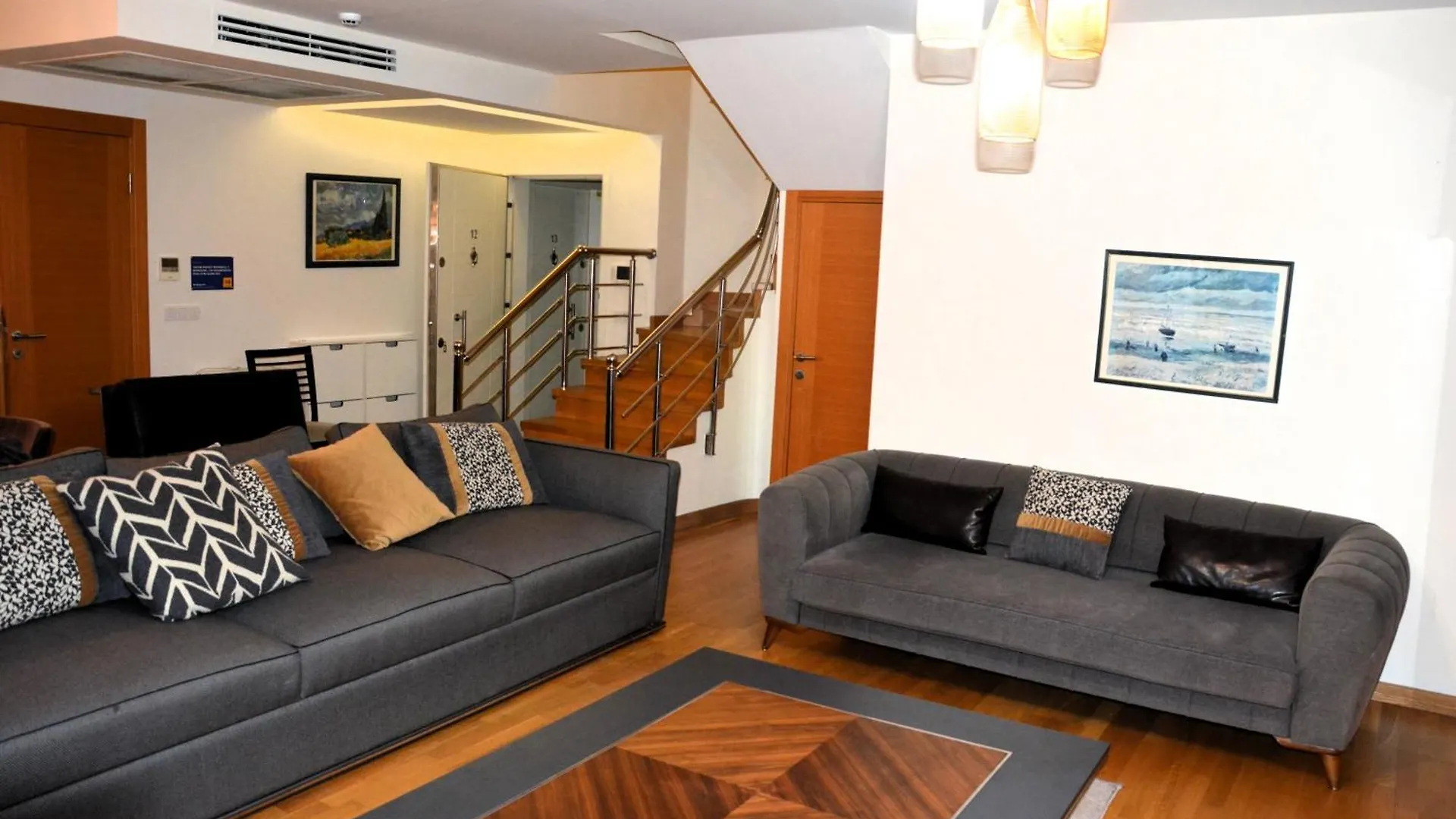 Taksim Perfect Residence, 3 Bedrooms, 140 M2, Pool Gym Sauna Access Istanbul Apartament