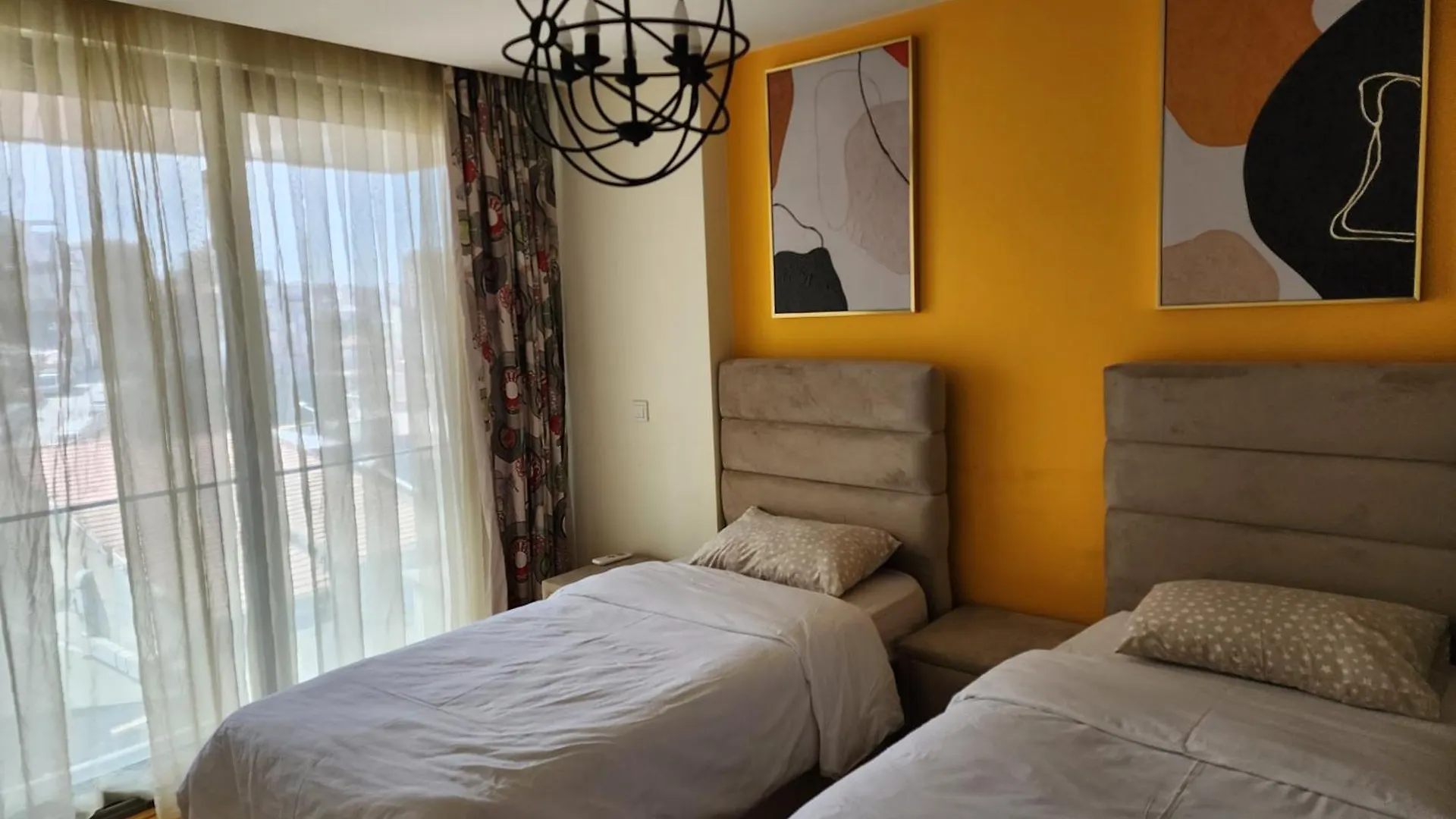 Taksim Perfect Residence, 3 Bedrooms, 140 M2, Pool Gym Sauna Access Istanbul 0*,  Turcia