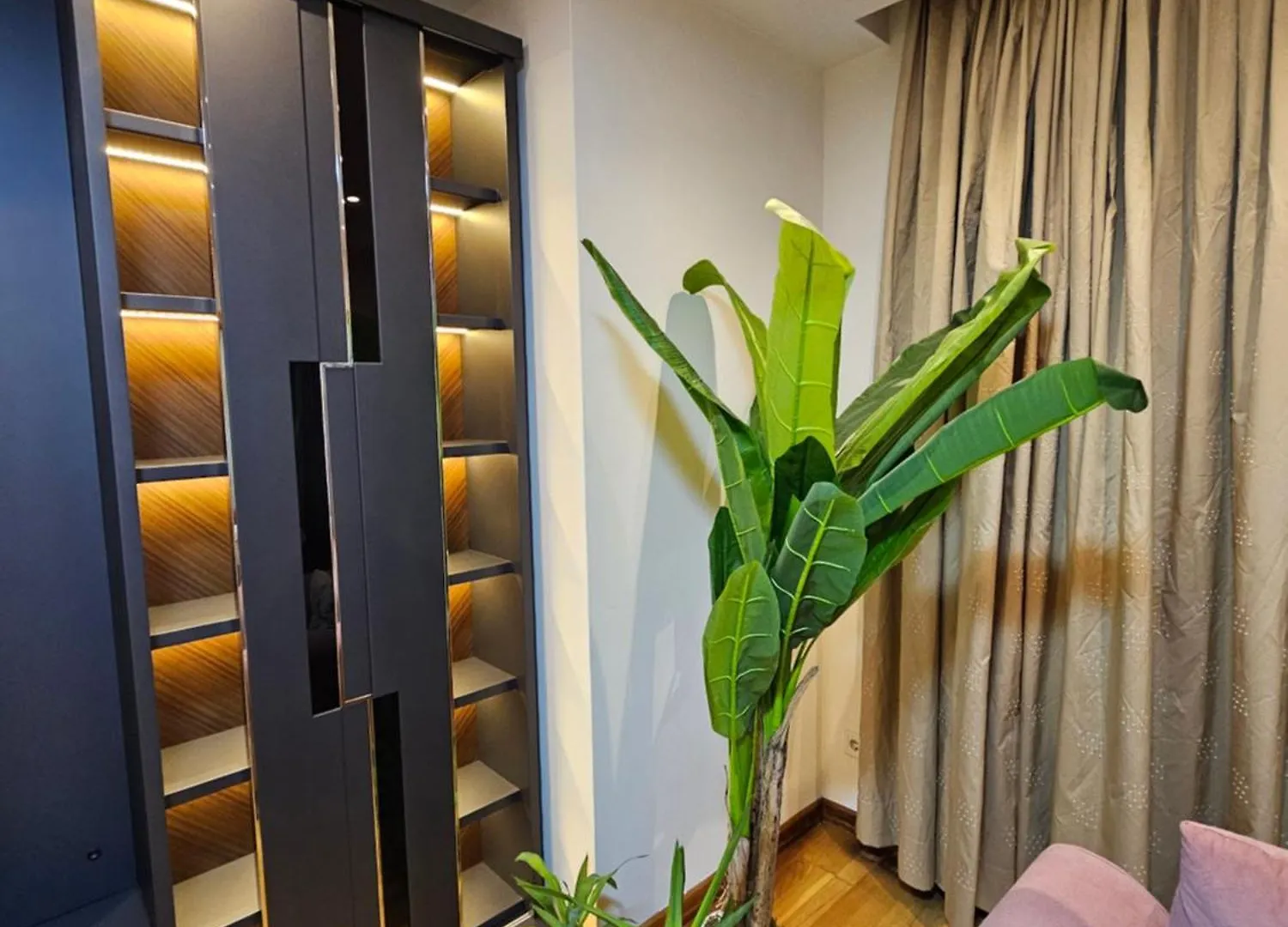 Taksim Perfect Residence, 3 Bedrooms, 140 M2, Pool Gym Sauna Access Istanbul Apartament