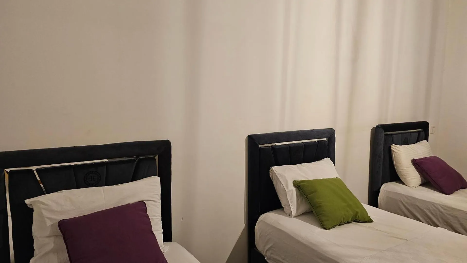 Taksim Perfect Residence, 3 Bedrooms, 140 M2, Pool Gym Sauna Access Istanbul Apartament