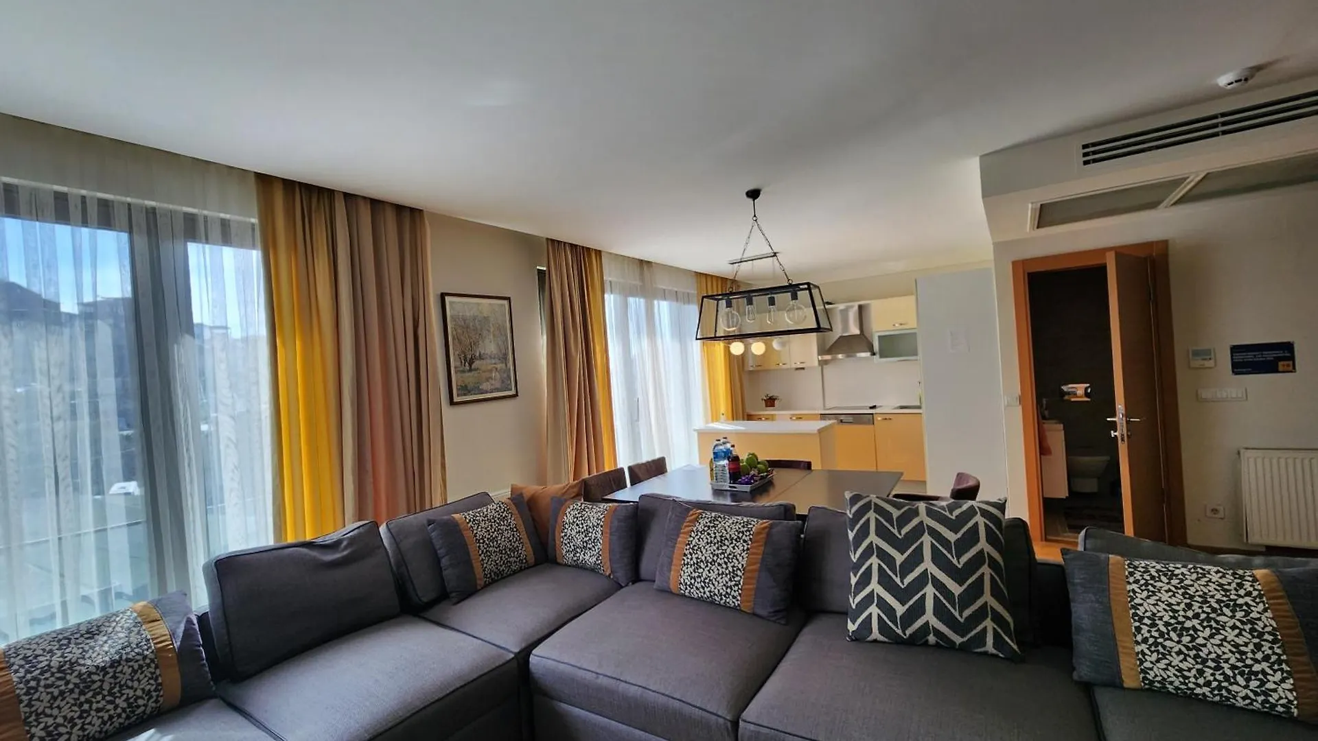 Apartamento Taksim Perfect Residence, 3 Bedrooms, 140 M2, Pool Gym Sauna Access Estambul