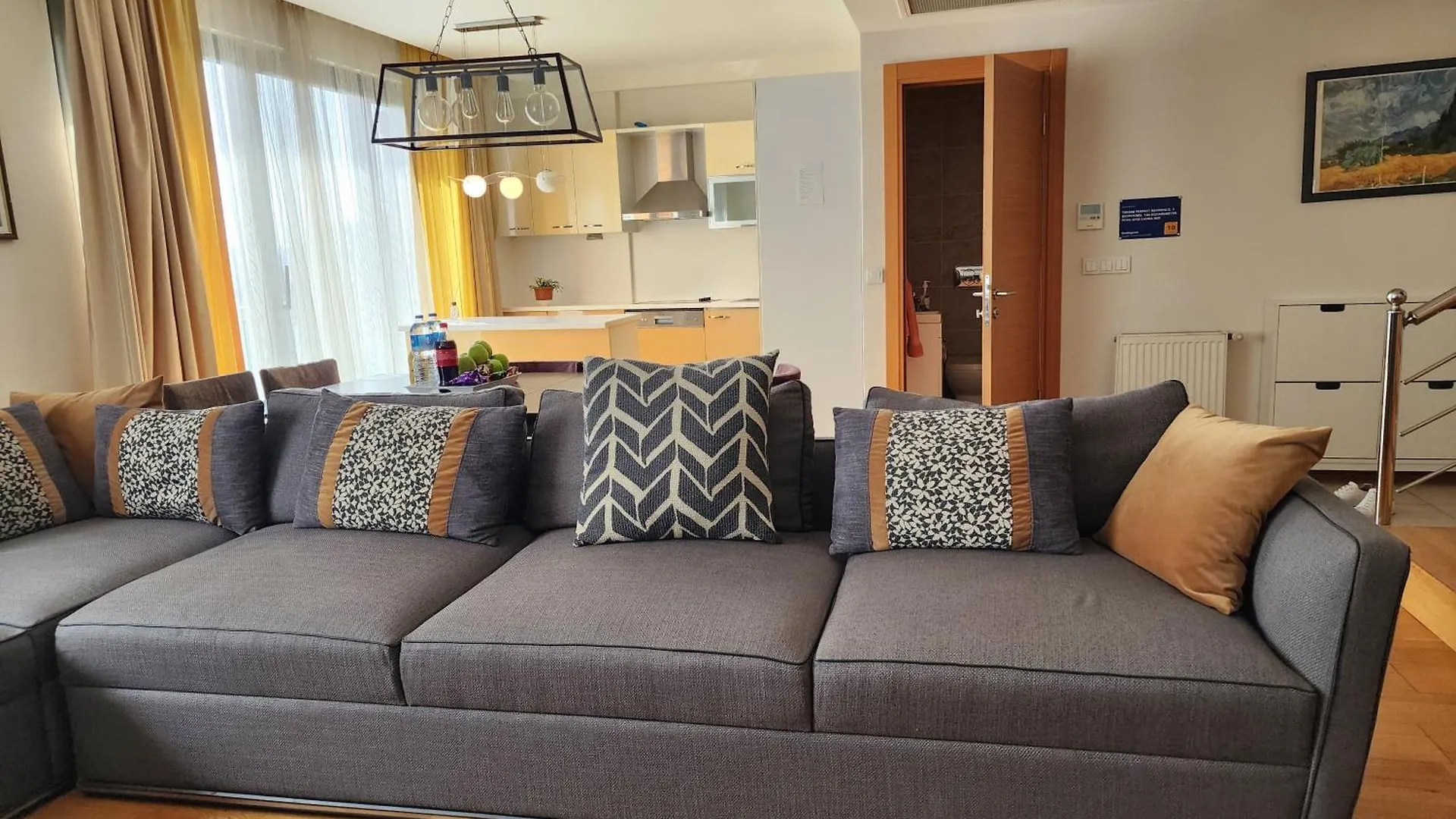 Taksim Perfect Residence, 3 Bedrooms, 140 M2, Pool Gym Sauna Access Estambul 0*,  Turquía